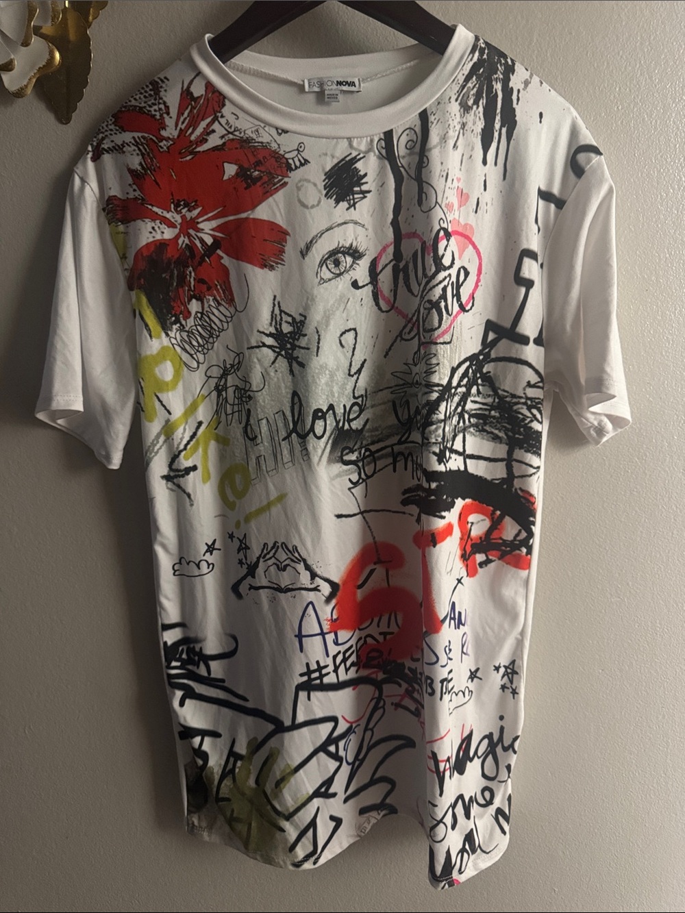 Fashion Nova Menโs White Short-Sleeve Scribble & Floral Graphic Tee